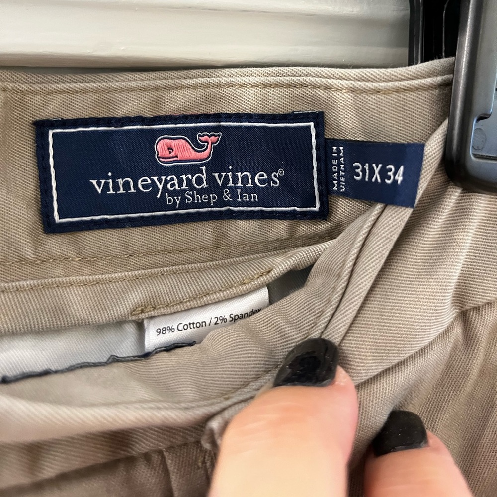 Men’s Vineyard Vines khakis